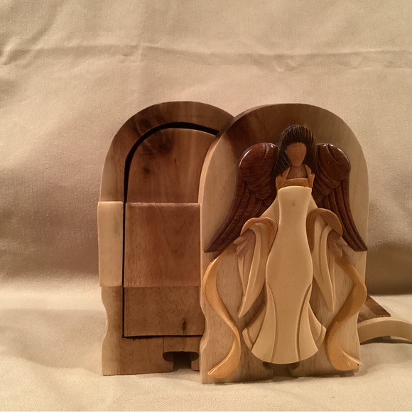 Daniel Terrico carved box - Picture 4 of 10